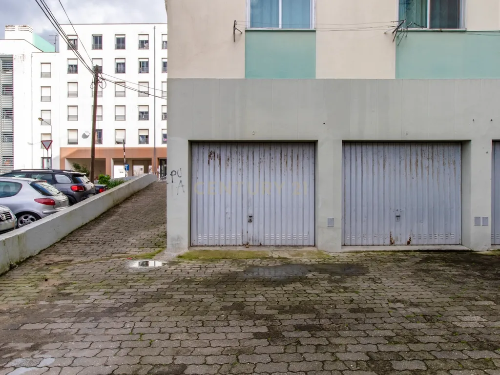 Apartamento T3 com garagem no Feijó - Image 31