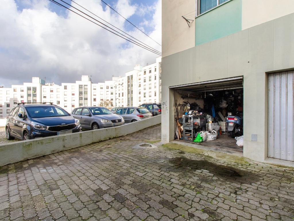 Apartamento T3 com garagem no Feijó - Image 32