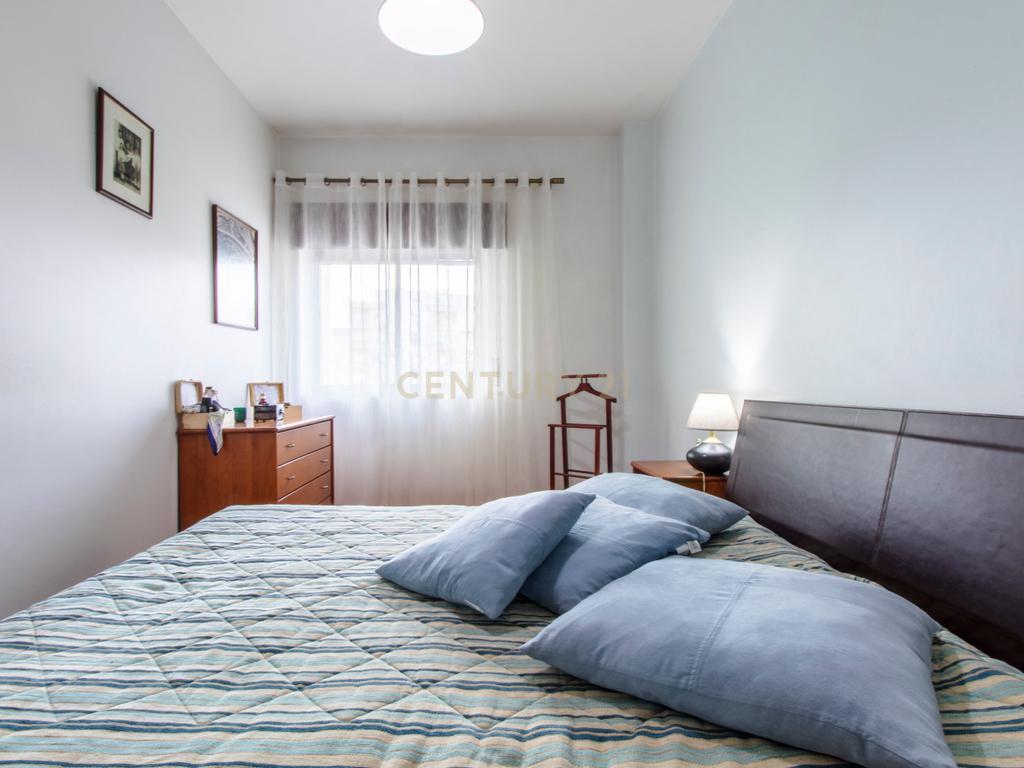 Apartamento T3 com garagem no Feijó - Image 1