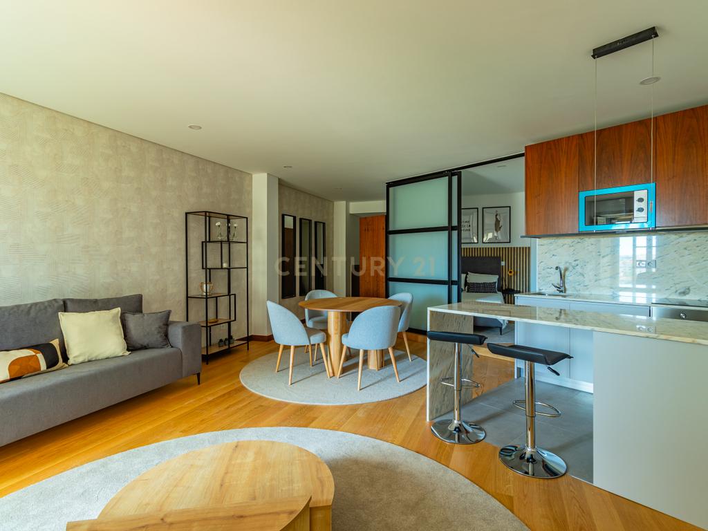 Apartamento T0 +1 no Centro do Porto - Image 1