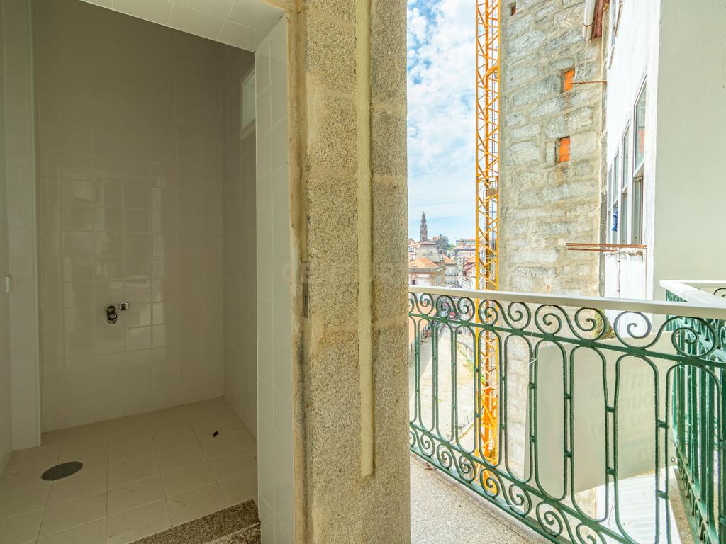 Apartamento T0 +1 no Centro do Porto - Image 9