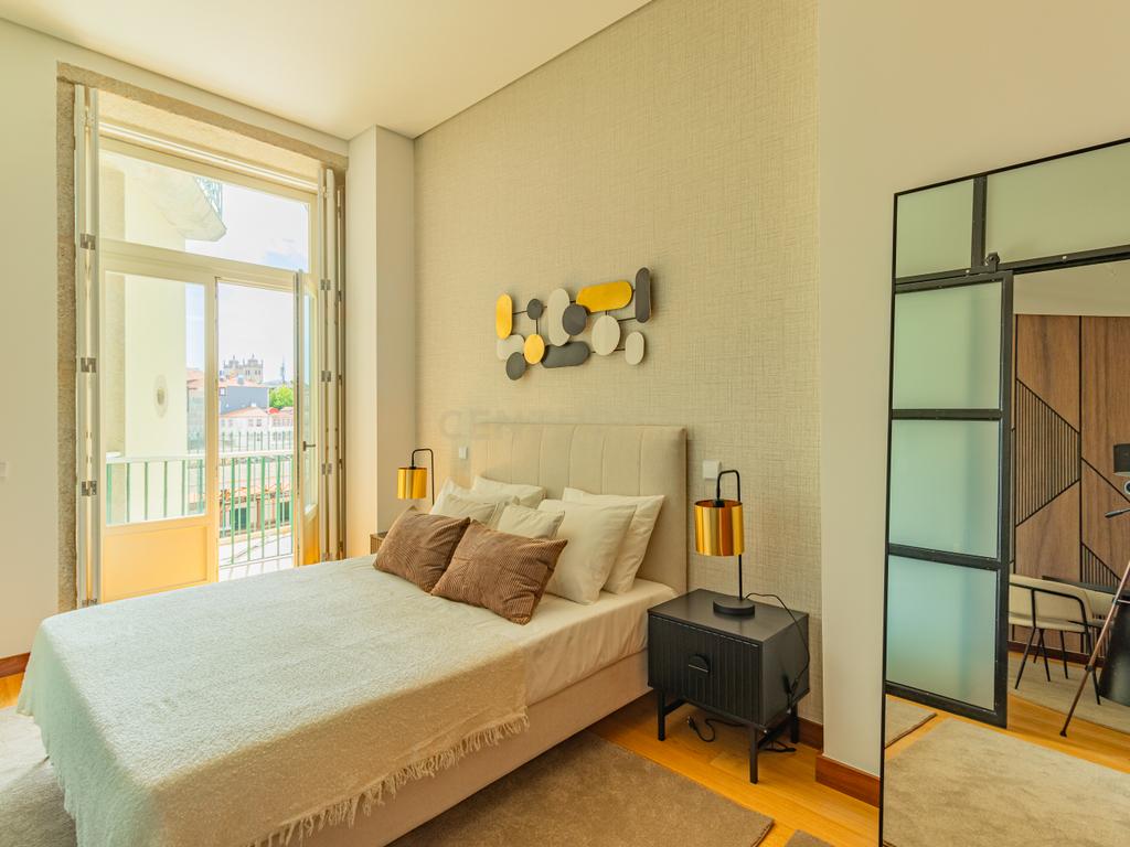 Apartamento T1 c/ Varanda no Centro do Porto - Image 7