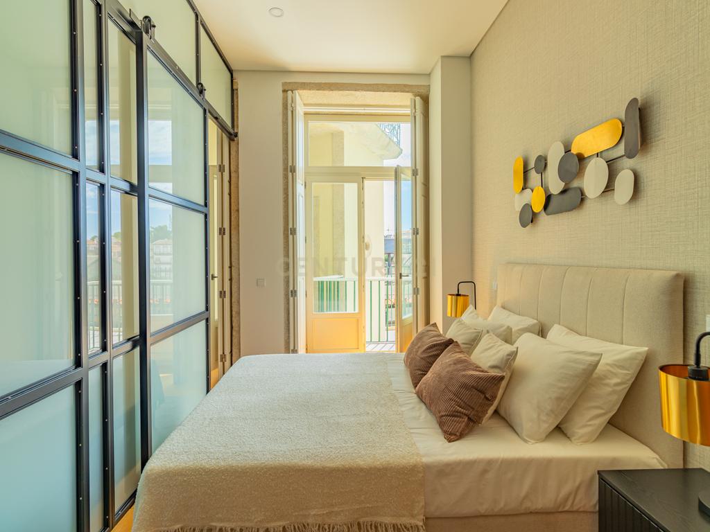 Apartamento T1 c/ Varanda no Centro do Porto - Image 9