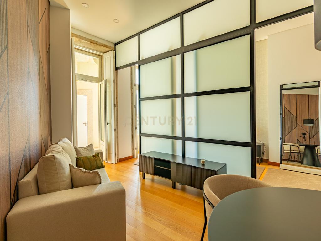 Apartamento T1 c/ Varanda no Centro do Porto - Image 2