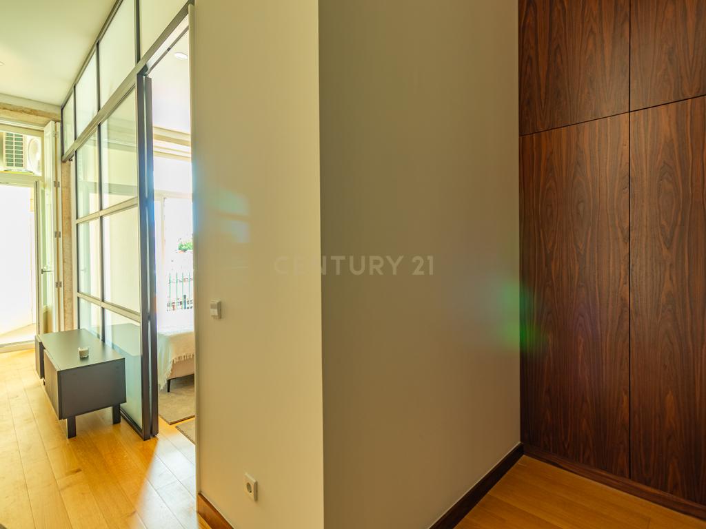 Apartamento T1 c/ Varanda no Centro do Porto - Image 6