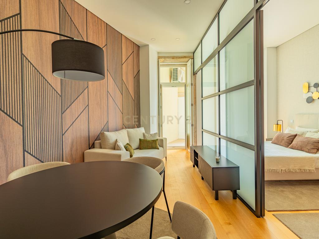 Apartamento T1 c/ Varanda no Centro do Porto - Image 3