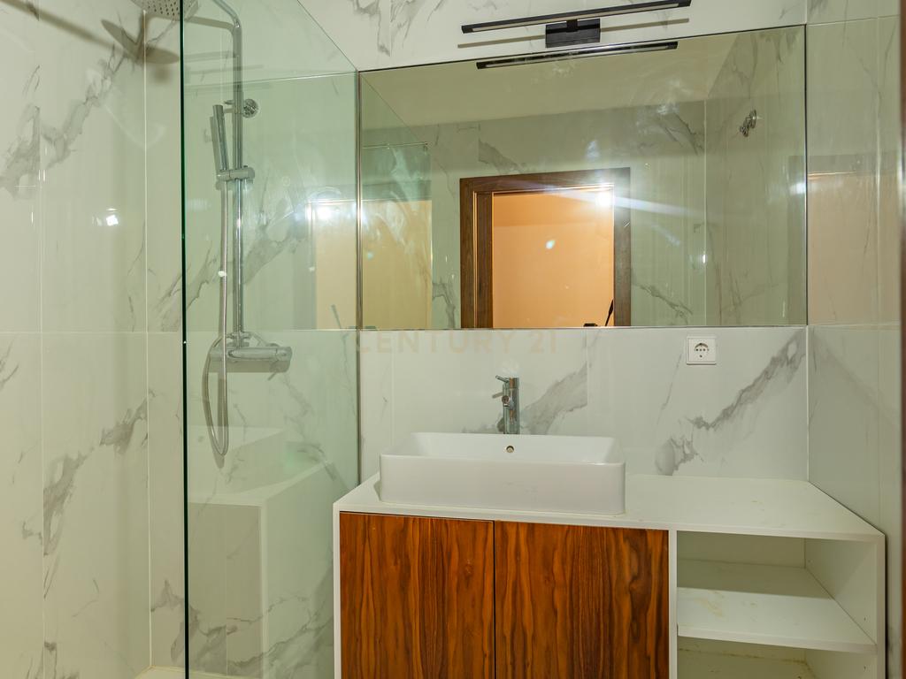Apartamento T1 c/ Varanda no Centro do Porto - Image 19