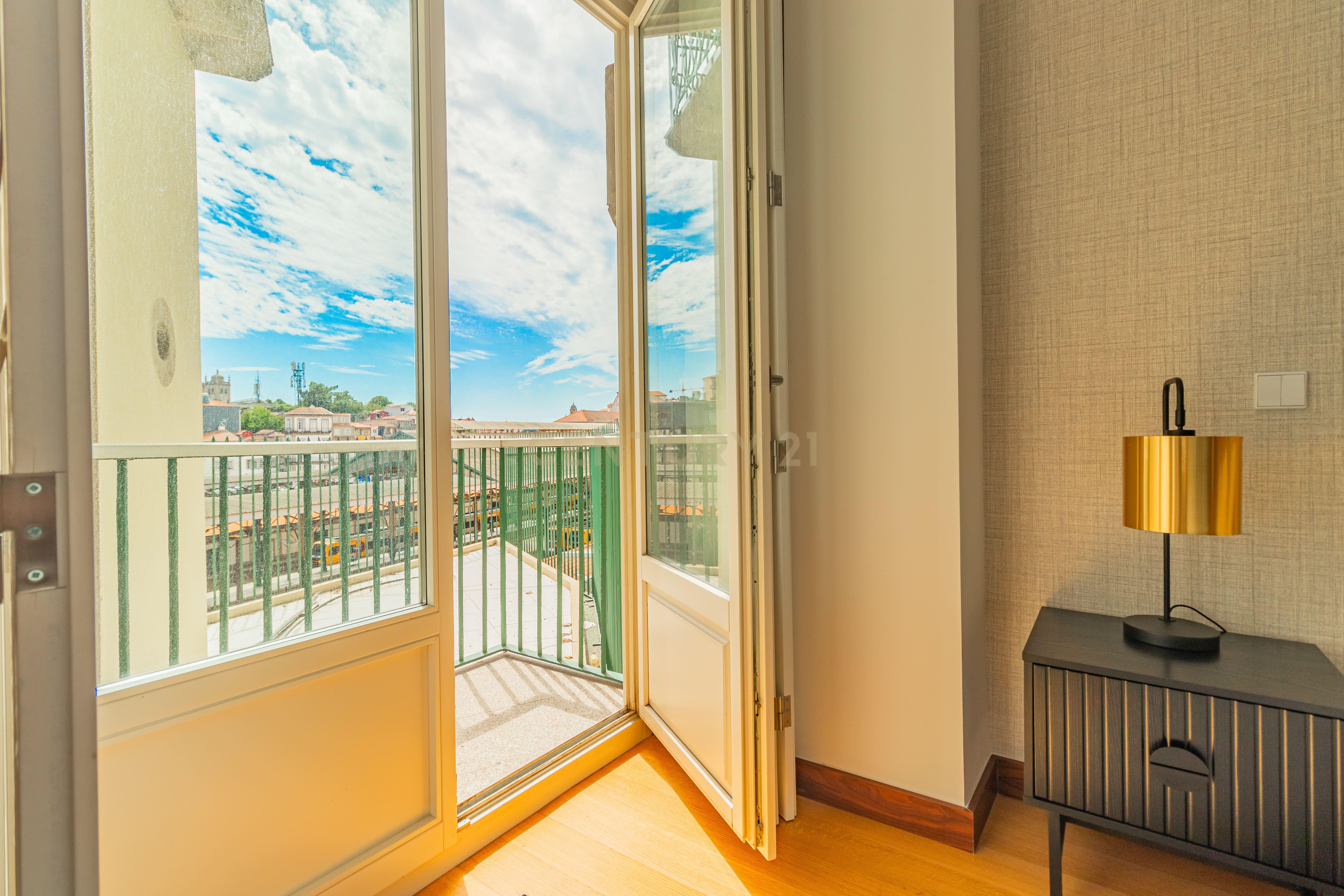 Apartamento T1 c/ Varanda no Centro do Porto - Image 11
