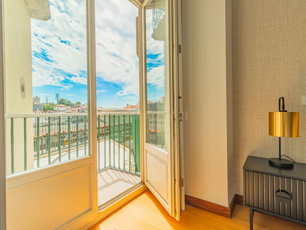Apartamento T1 c/ Varanda no Centro do Porto - Image 11