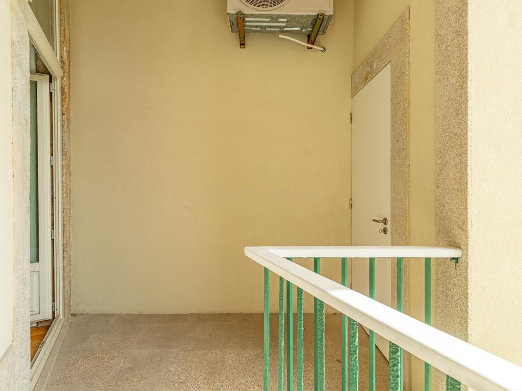 Apartamento T1 c/ Varanda no Centro do Porto - Image 13