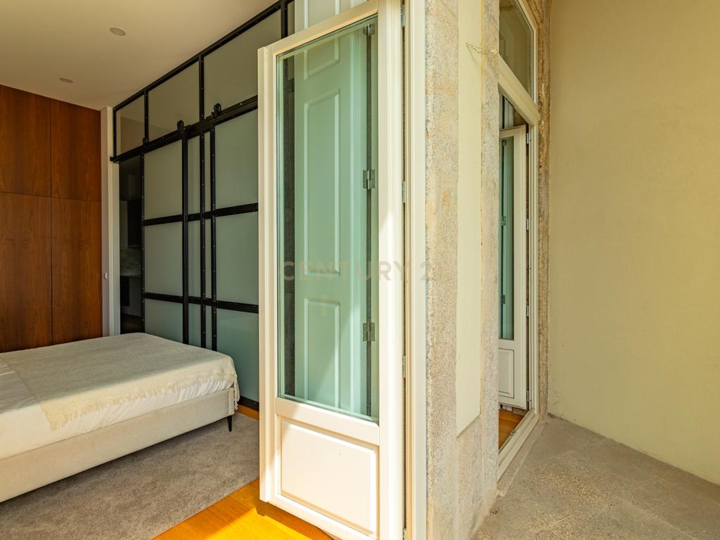 Apartamento T1 c/ Varanda no Centro do Porto - Image 15