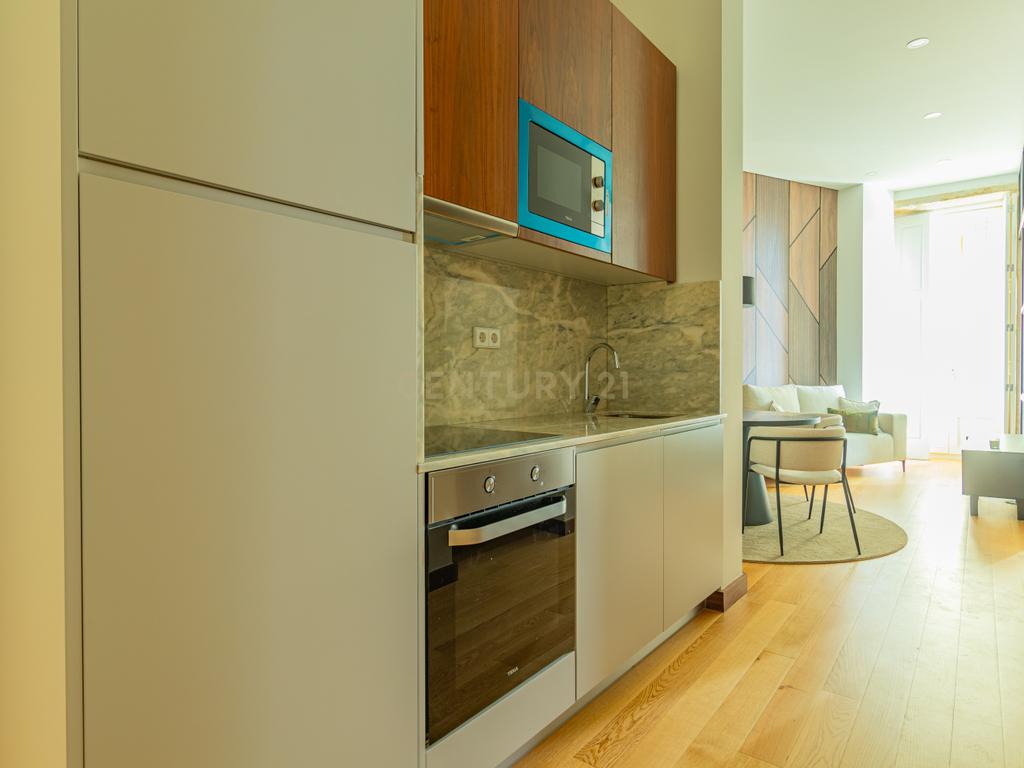 Apartamento T1 c/ Varanda no Centro do Porto - Image 18