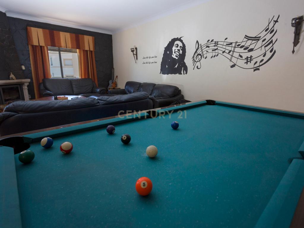 **OPORTUNIDADE** HOSTEL COM  RENTABILIDADE superior a 10% ao ano! - Image 2