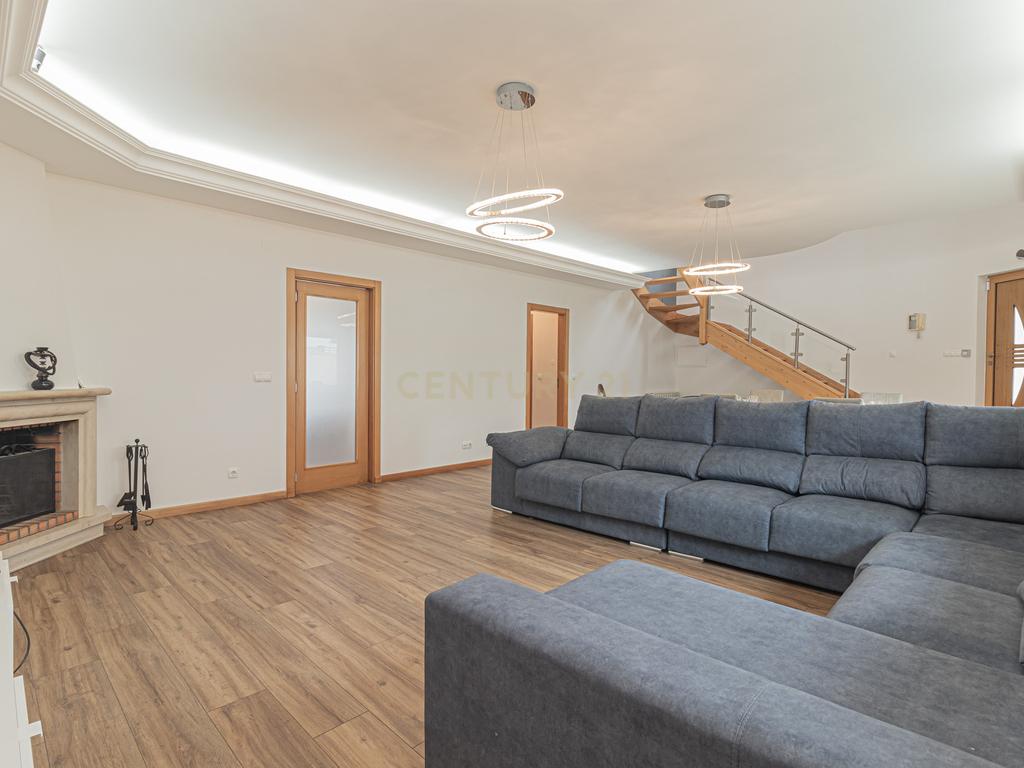 Moradia T4 em Santa Iria de Azoia, Loures - Image 9