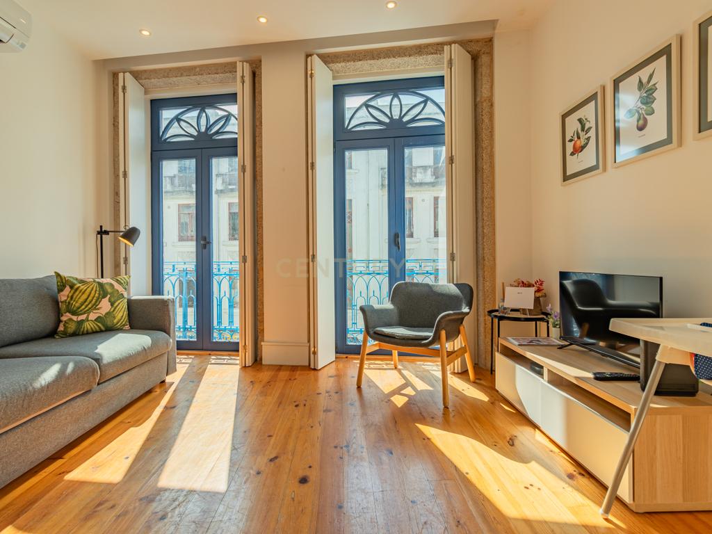 Apartamento T1 no Coração do Porto - Image 2