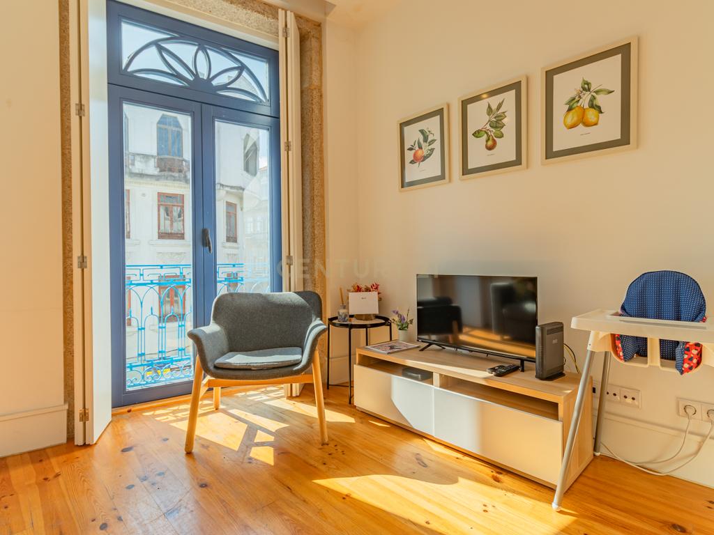 Apartamento T1 no Coração do Porto - Image 3