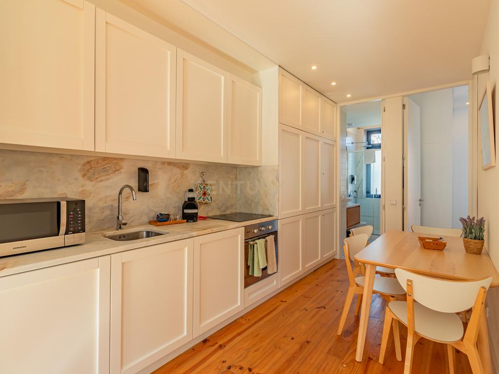 Apartamento T1 no Coração do Porto - Image 7