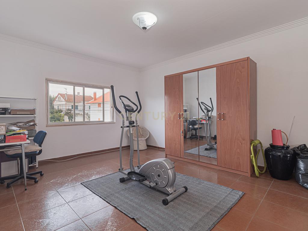 Moradia T4 Isolada, com garagem - Rua Qta da Saudade Charneca de Caparica - Image 31
