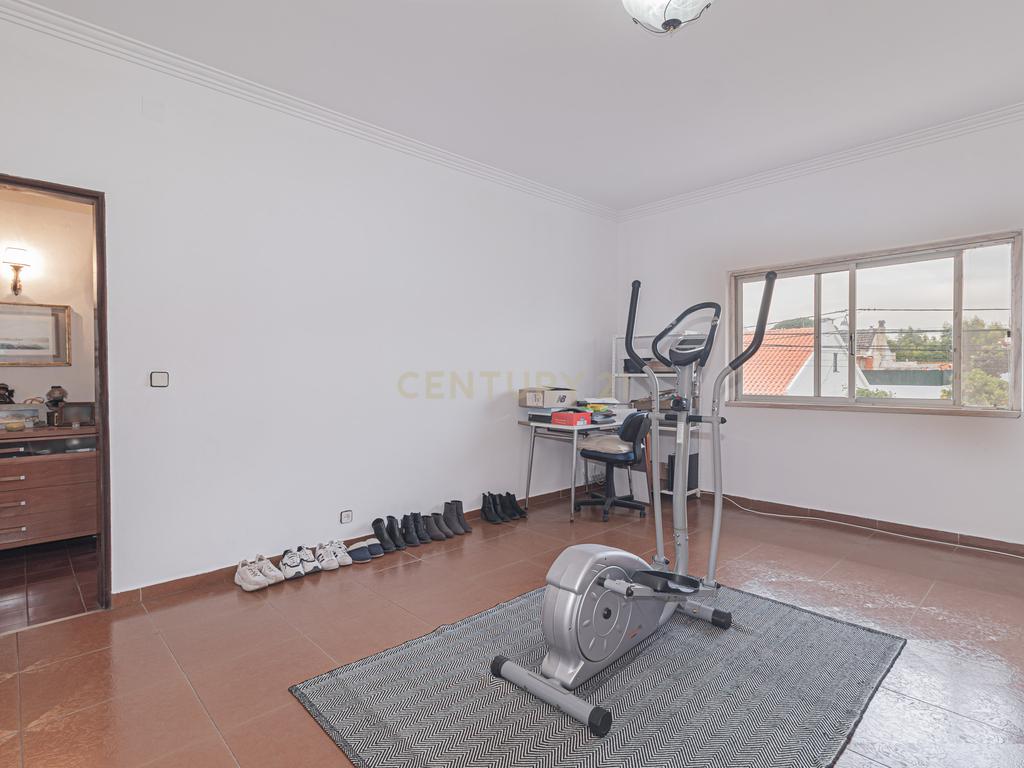 Moradia T4 Isolada, com garagem - Rua Qta da Saudade Charneca de Caparica - Image 30