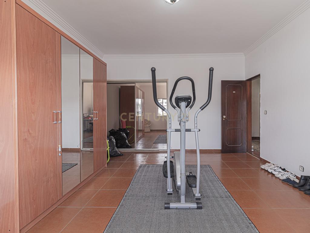 Moradia T4 Isolada, com garagem - Rua Qta da Saudade Charneca de Caparica - Image 32