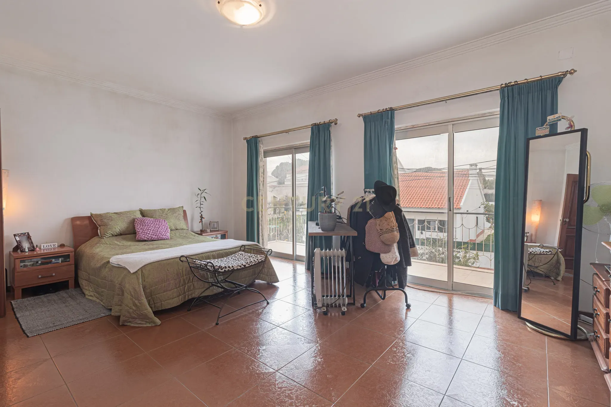 Moradia T4 Isolada, com garagem - Rua Qta da Saudade Charneca de Caparica - Image 35