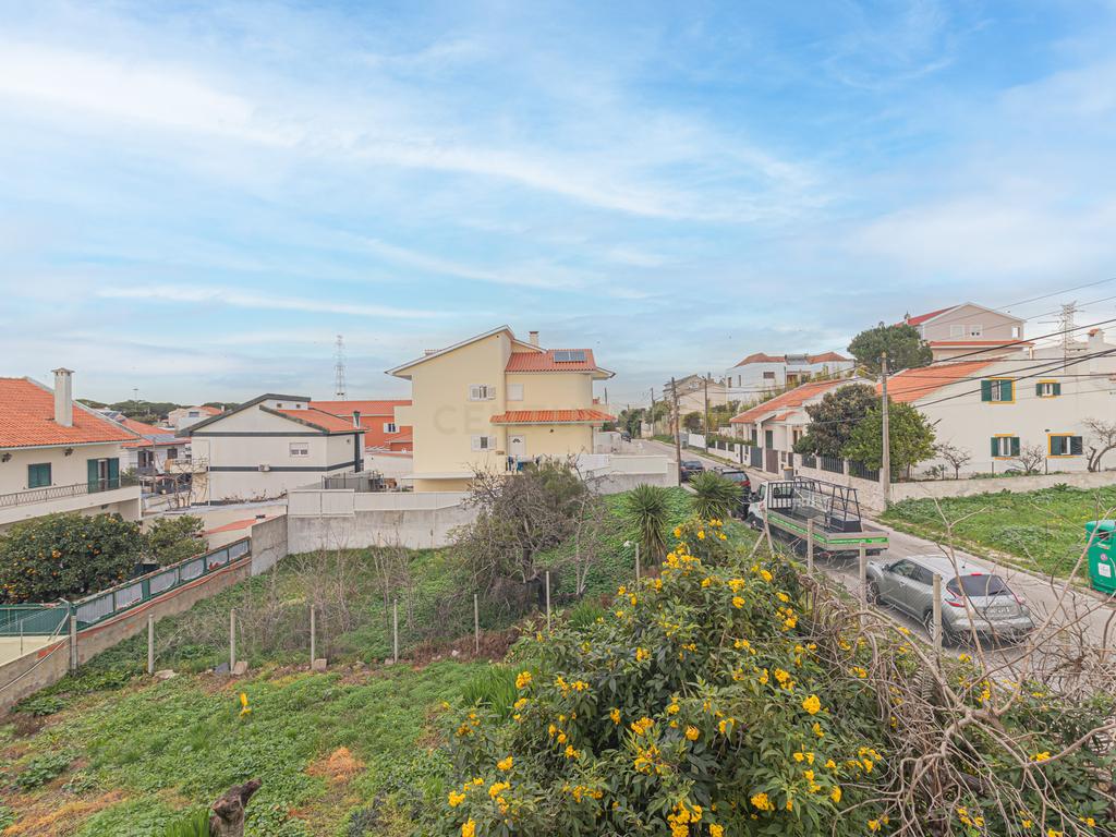 Moradia T4 Isolada, com garagem - Rua Qta da Saudade Charneca de Caparica - Image 37
