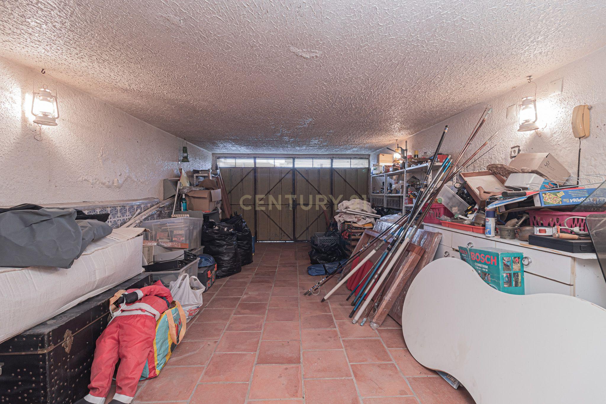 Moradia T4 Isolada, com garagem - Rua Qta da Saudade Charneca de Caparica - Image 48