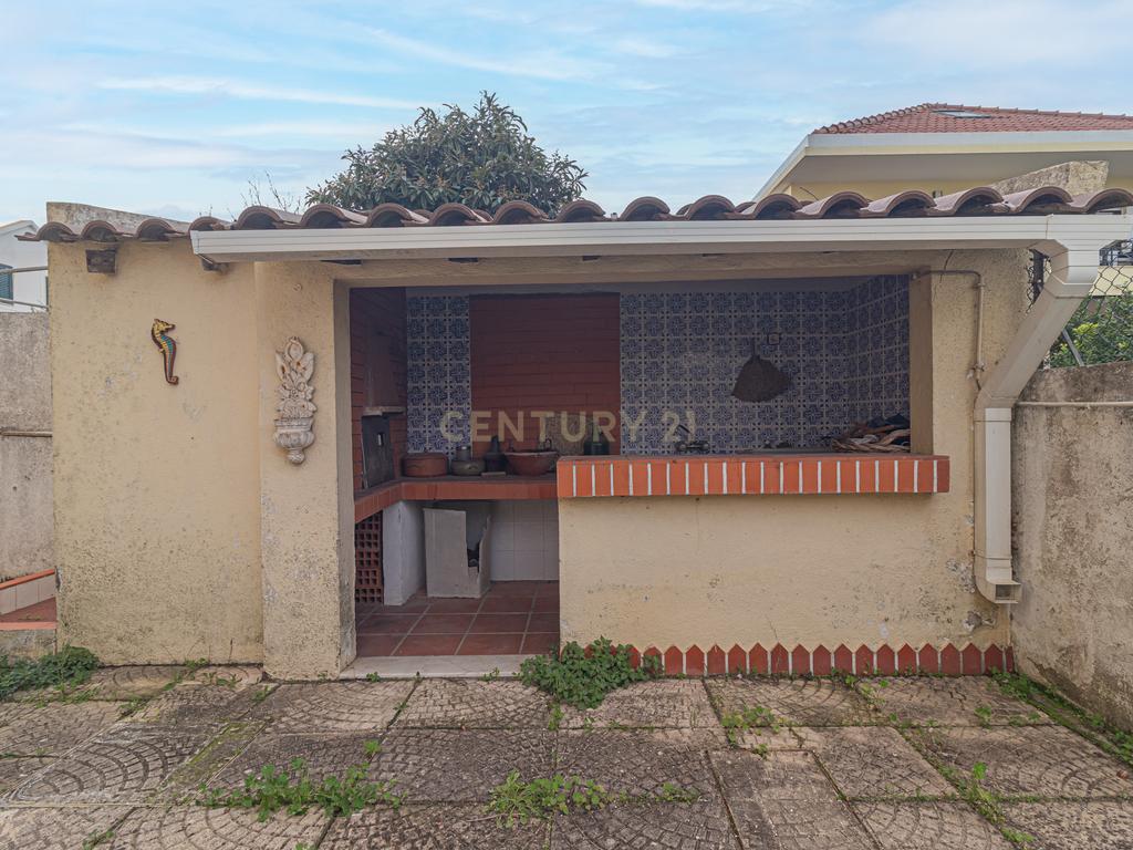Moradia T4 Isolada, com garagem - Rua Qta da Saudade Charneca de Caparica - Image 49