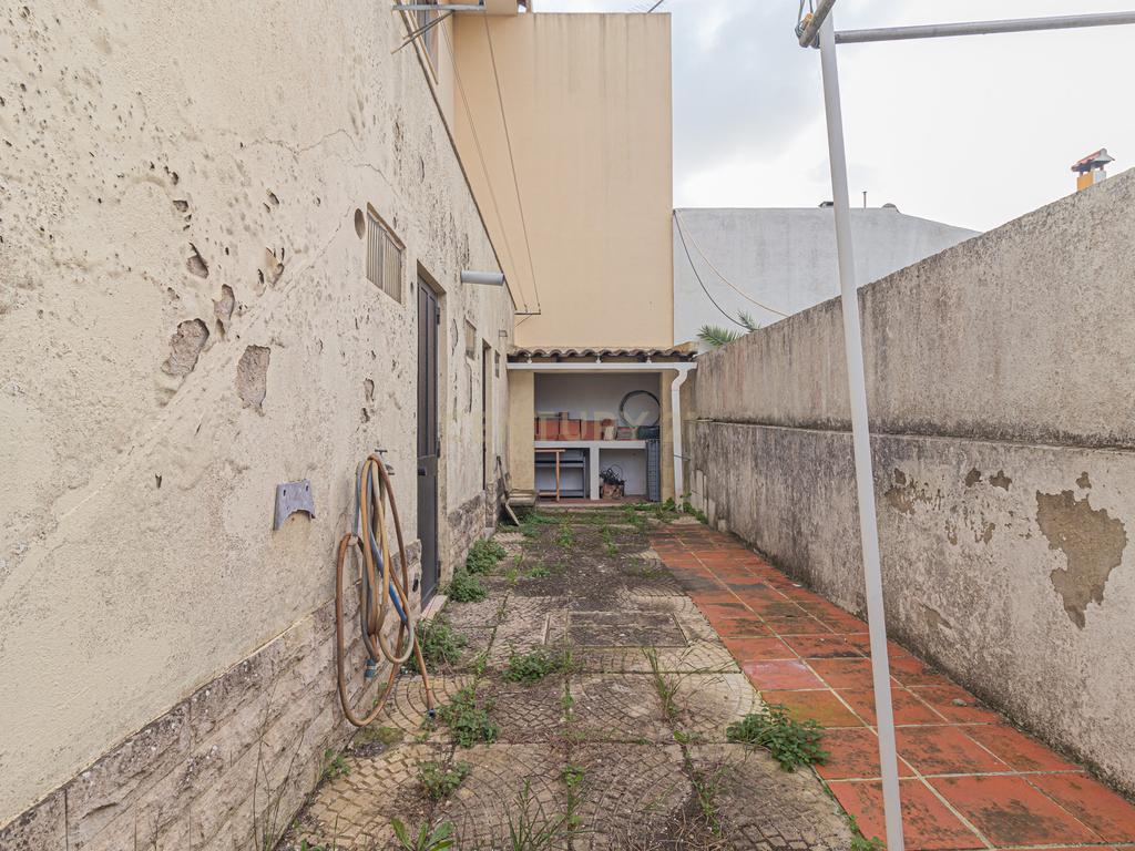 Moradia T4 Isolada, com garagem - Rua Qta da Saudade Charneca de Caparica - Image 52
