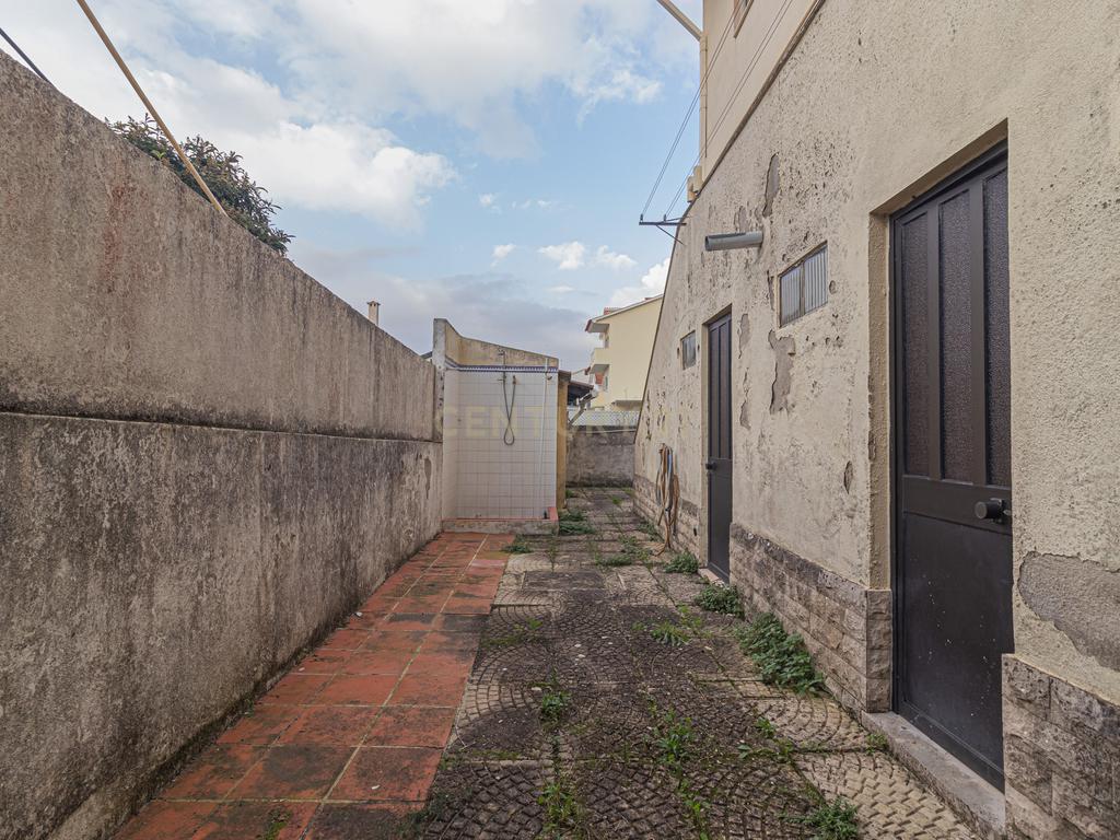 Moradia T4 Isolada, com garagem - Rua Qta da Saudade Charneca de Caparica - Image 51