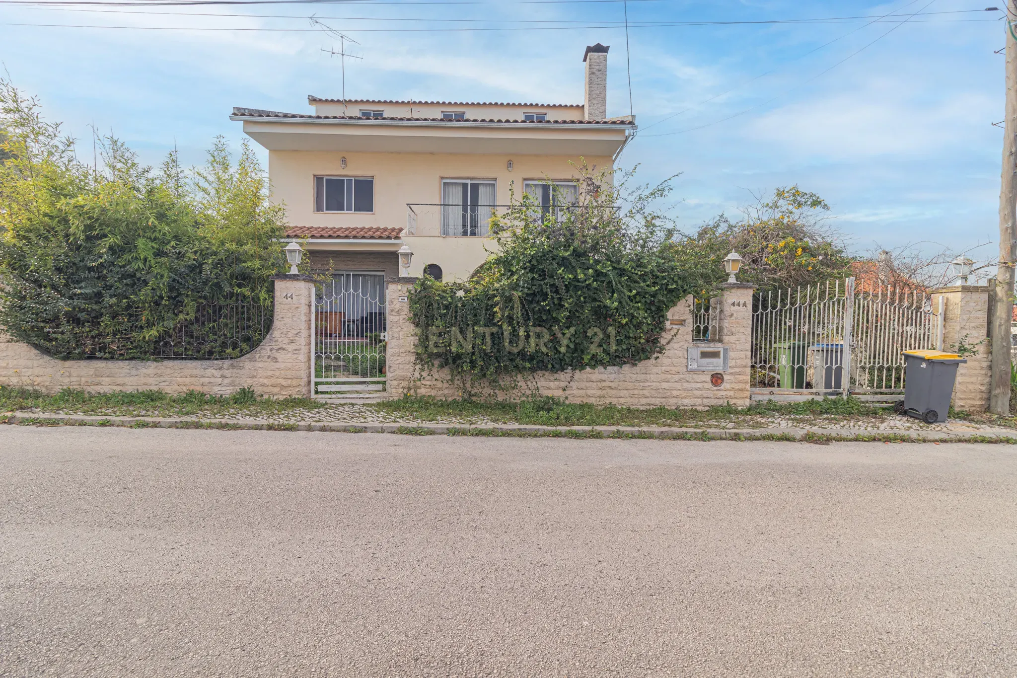 Moradia T4 Isolada, com garagem - Rua Qta da Saudade Charneca de Caparica - Image 53