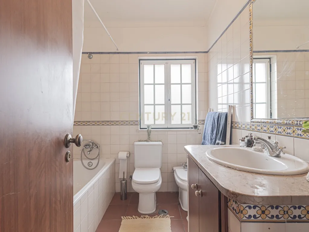 Casa Isolada em Sampaio-Sesimbra, Setúbal com Piscina e Vista Panorâmica - Image 28