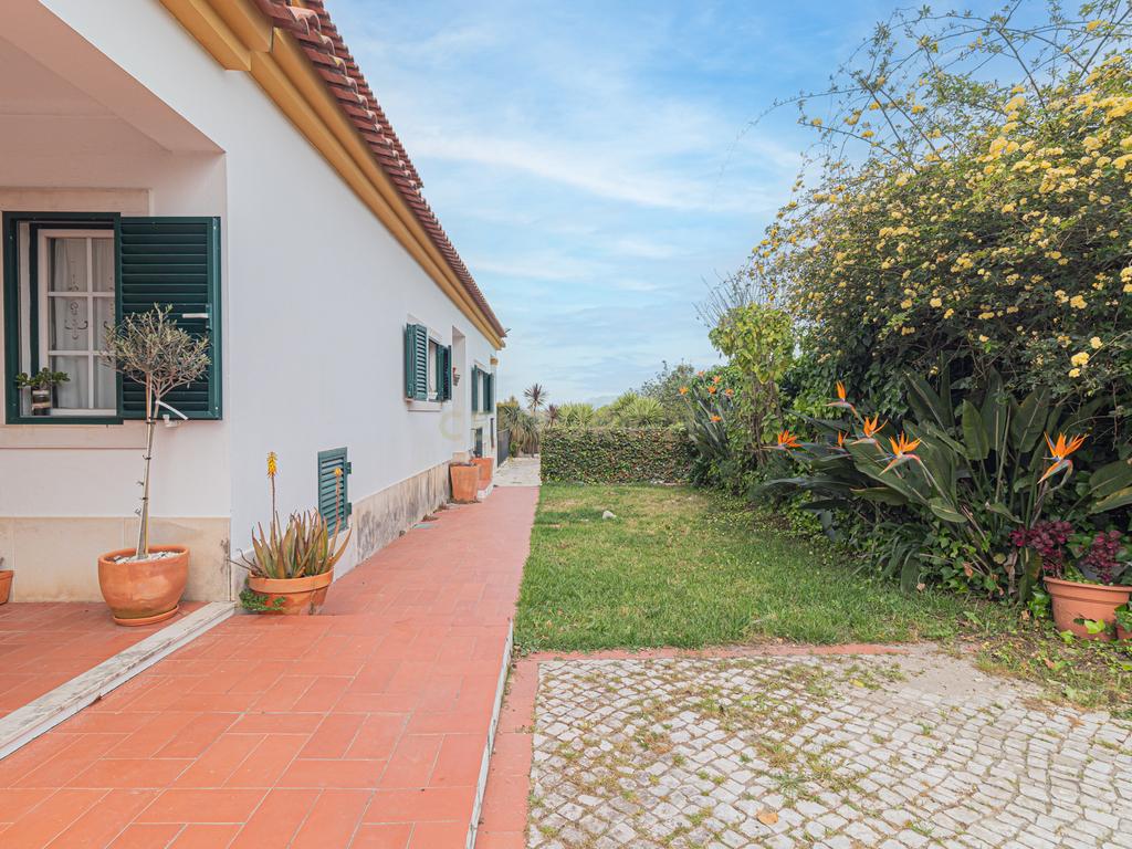 Casa Isolada em Sampaio-Sesimbra, Setúbal com Piscina e Vista Panorâmica - Image 23