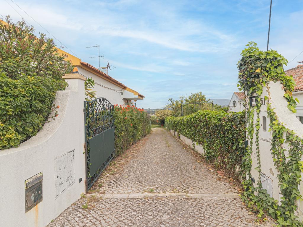 Casa Isolada em Sampaio-Sesimbra, Setúbal com Piscina e Vista Panorâmica - Image 4