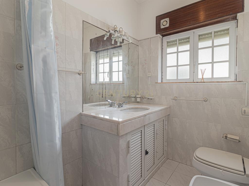 Moradia Independente T5 em Loures - Image 48