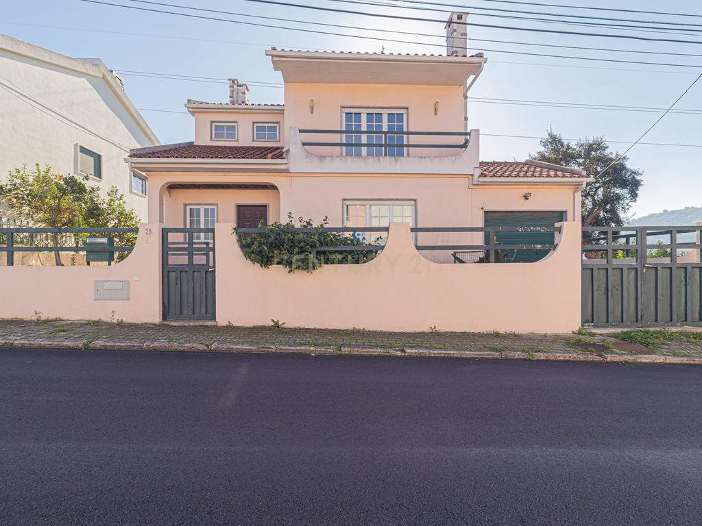 Moradia Independente T5 em Loures - Image 1