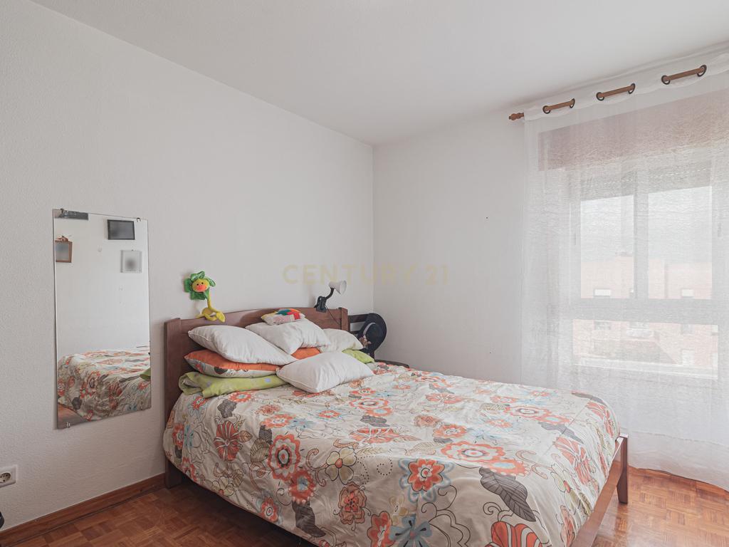 Apartamento T3 em Oeiras com Luz Natural e Armazenamento - Image 15