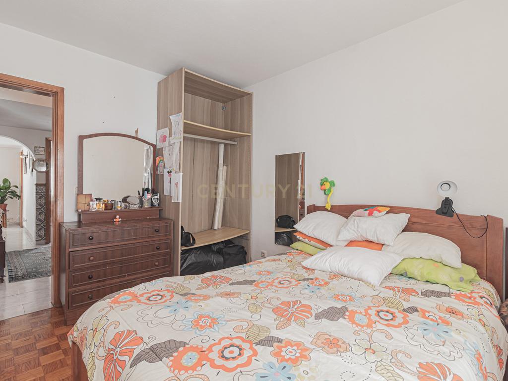 Apartamento T3 em Oeiras com Luz Natural e Armazenamento - Image 17
