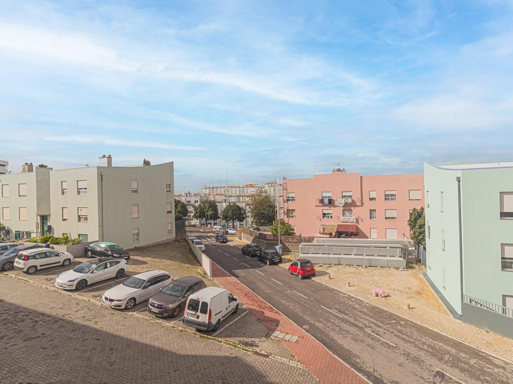 Apartamento T3 em Oeiras com Luz Natural e Armazenamento - Image 23