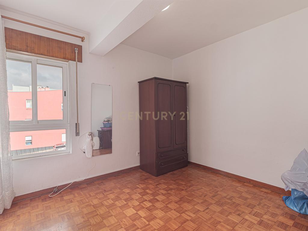 Apartamento T3 em Oeiras com Luz Natural e Armazenamento - Image 20