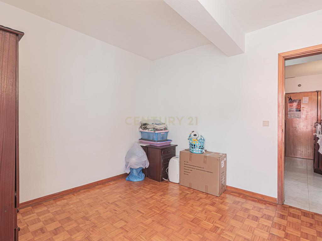 Apartamento T3 em Oeiras com Luz Natural e Armazenamento - Image 18