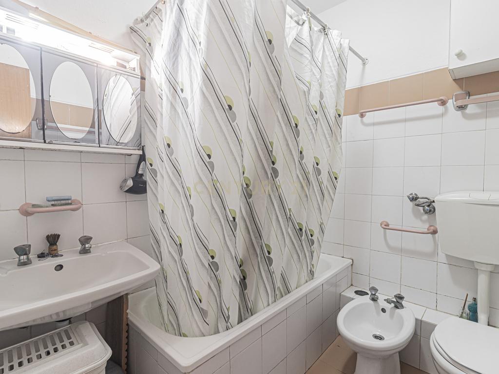 Apartamento T3 em Oeiras com Luz Natural e Armazenamento - Image 13