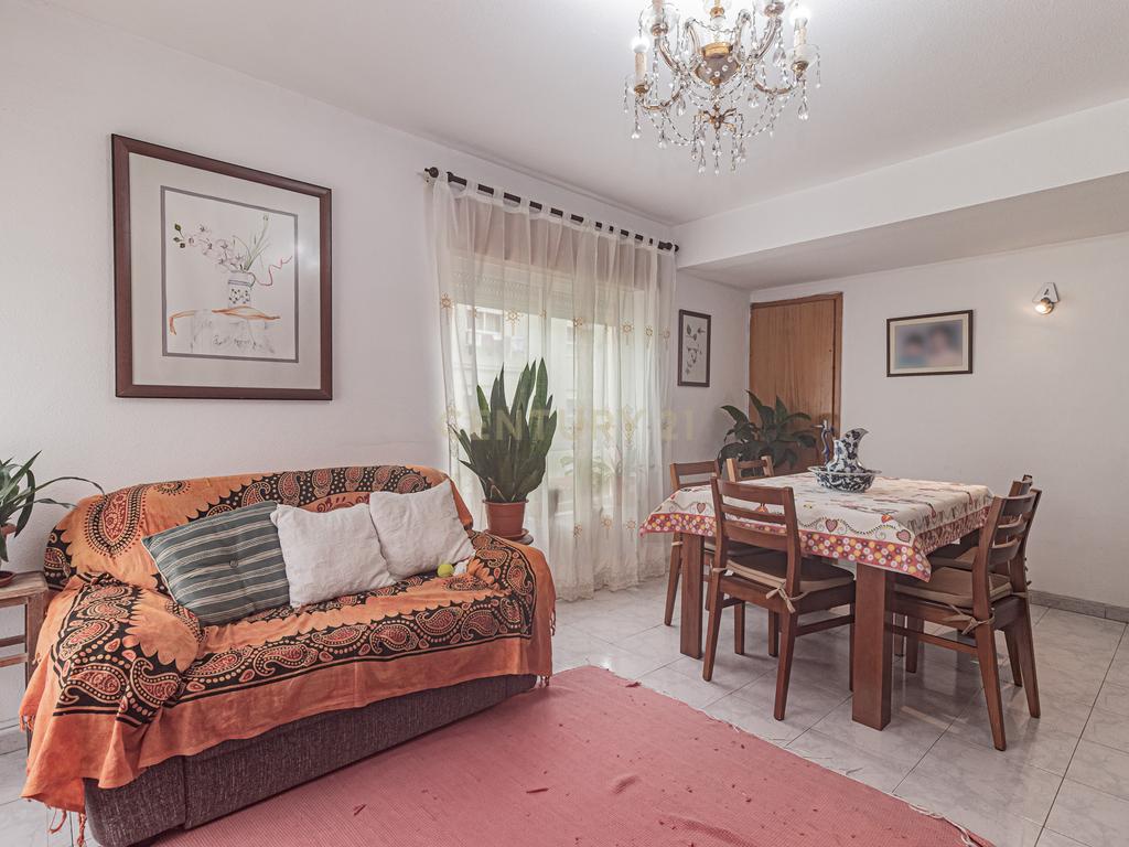 Apartamento T3 em Oeiras com Luz Natural e Armazenamento - Image 7