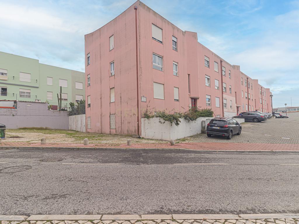 Apartamento T3 em Oeiras com Luz Natural e Armazenamento - Image 24