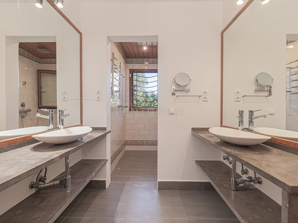 Moradia T2 em deslumbrante propriedade na Arrábida (Casais da Serra) - Image 16