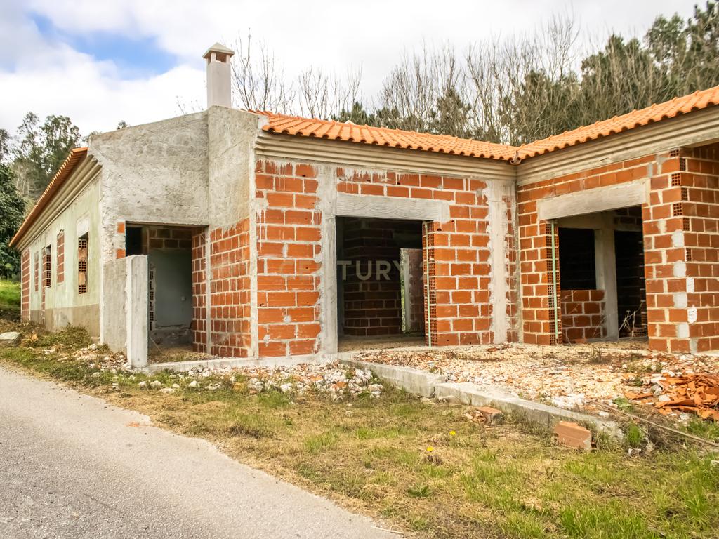 Moradia T3 em construção na Mata da Bidoeira de Cima, Leiria - Image 27