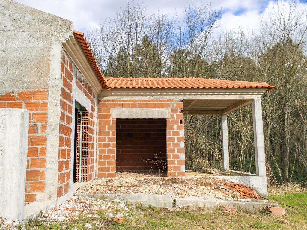 Moradia T3 em construção na Mata da Bidoeira de Cima, Leiria - Image 24