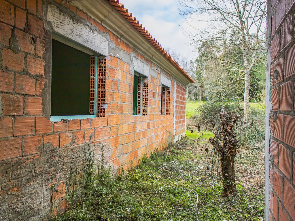 Moradia T3 em construção na Mata da Bidoeira de Cima, Leiria - Image 15