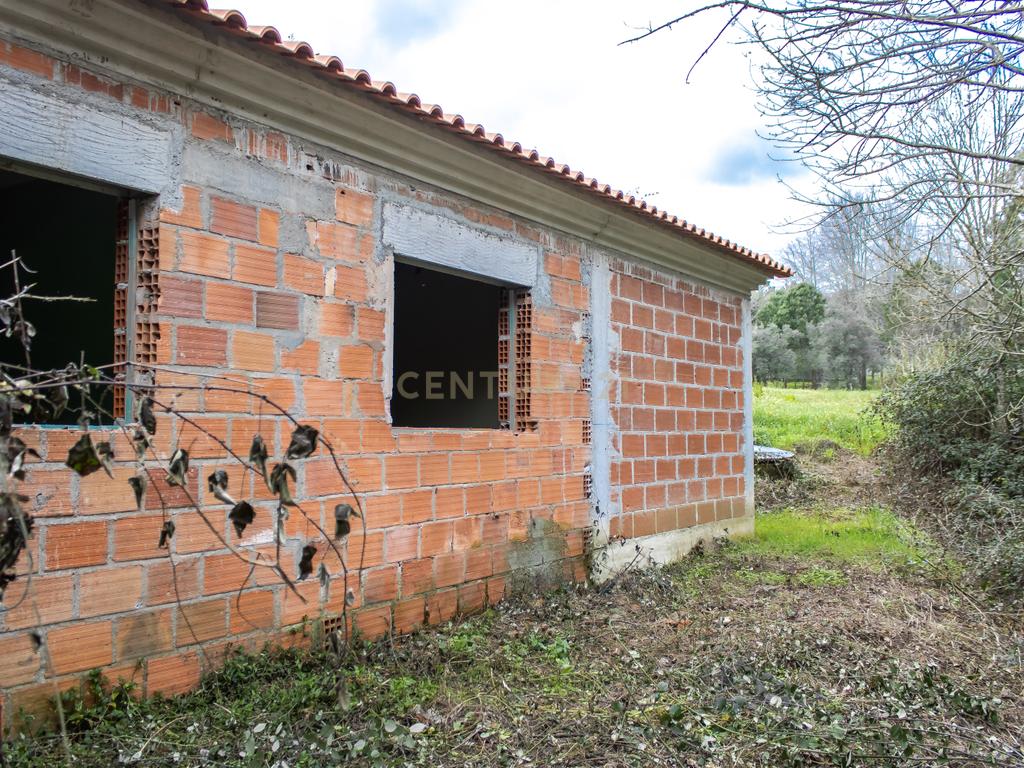 Moradia T3 em construção na Mata da Bidoeira de Cima, Leiria - Image 17