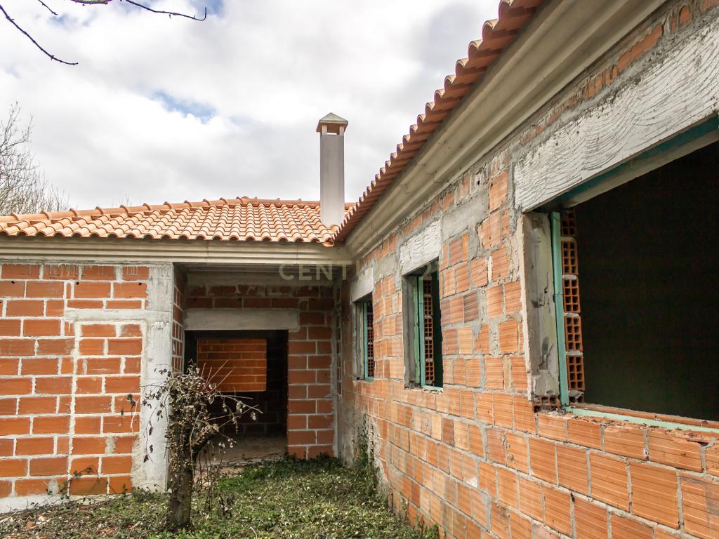 Moradia T3 em construção na Mata da Bidoeira de Cima, Leiria - Image 18